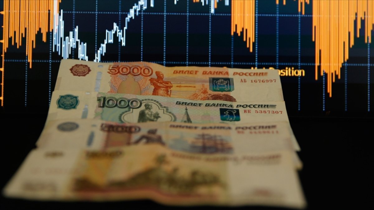 Rusya’nın bütçesi 9 ayda 1,7 trilyon ruble açık verdi