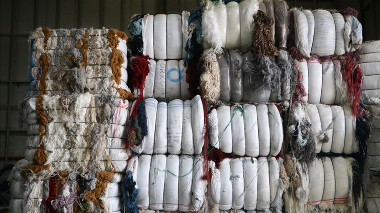 Tekstil atıklarından elde edilen keçeleri 60 ülkeye ihraç ediyor