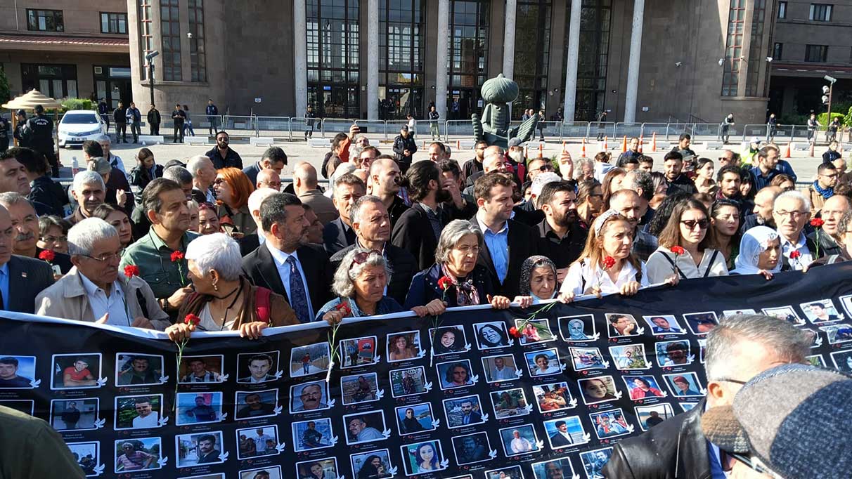 Ankara Garı saldırısında hayatını kaybedenler törenle anıldı