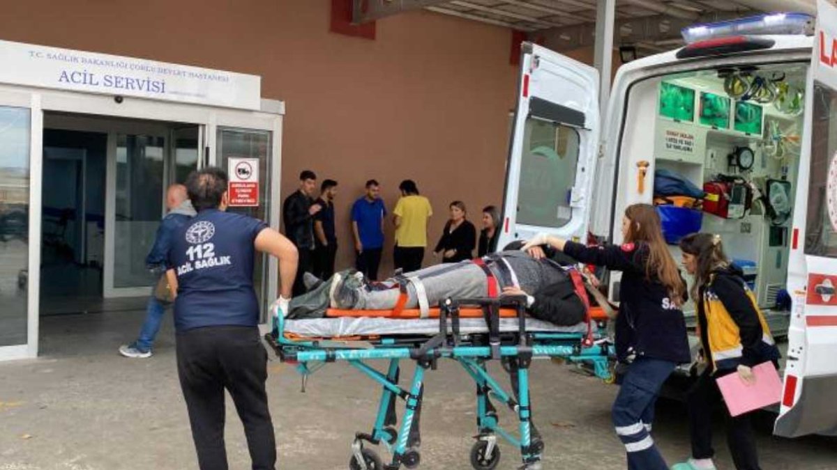 Otomobil ile motosikletin çarpışması kameraya yansıdı