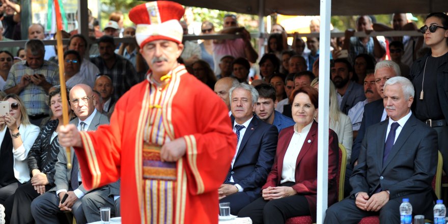 Meral Akşener, Plevne Marşı'nı dinlerken göz yaşlarına hakim olamadı