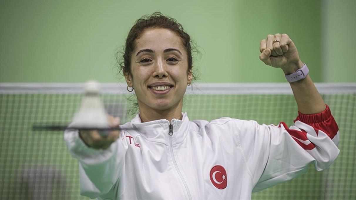 Milli badmintoncu Özge Bayrak, Çekya'da gümüş madalya aldı