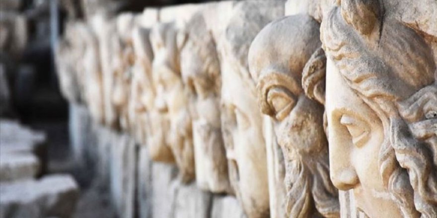 2 bin 200 yıllık mitolojik masklar gün yüzüne çıkarıldı