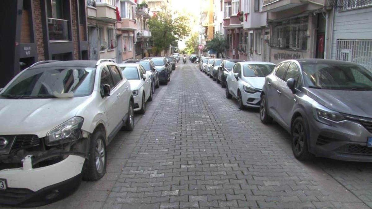Kadıköy’de TIR onlarca aracı biçip kaçtı