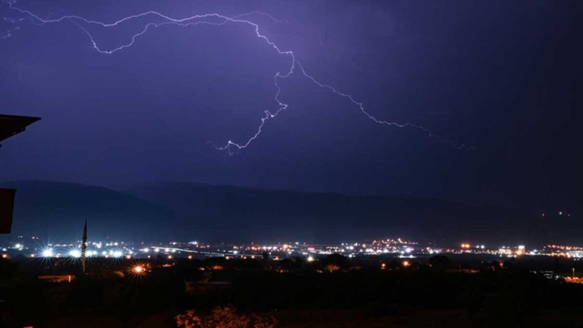 Meteorolojiden Türkiye'nin batı kesimleri için şiddetli yağış uyarısı