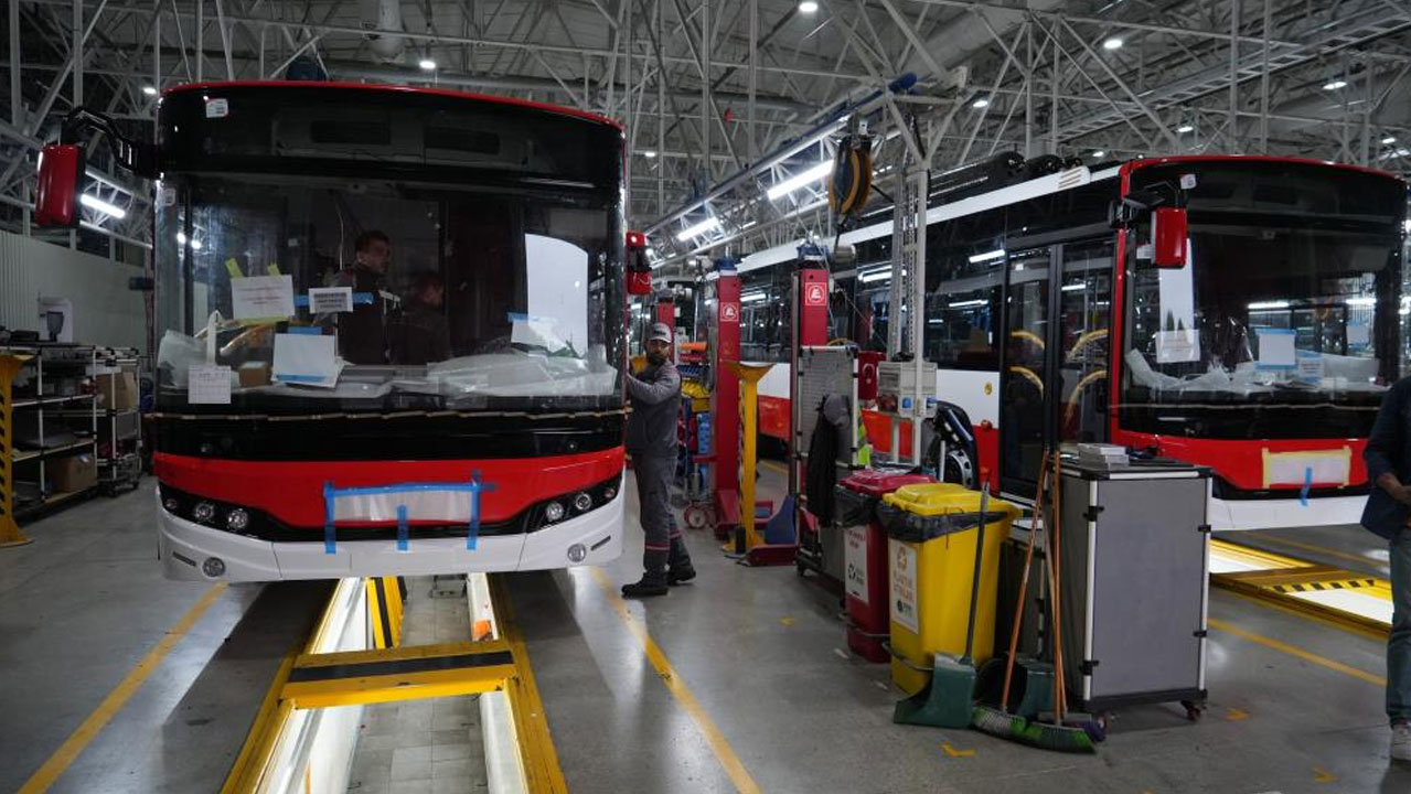 Sakarya’da üretilen ilk otonom minibüs görücüye çıktı