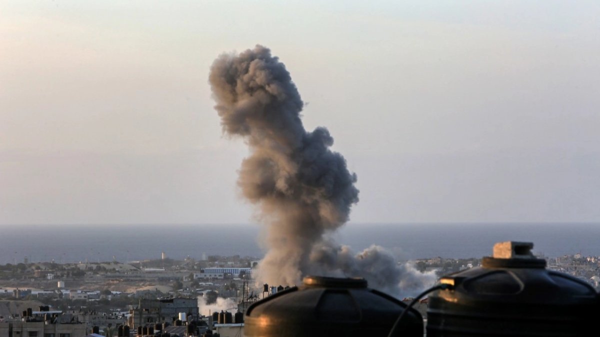 İsrail Şifa Hastanesi'ne yeniden saldırdı