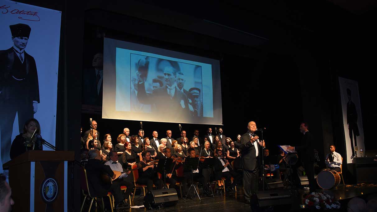 Atatürk, Salihli’de sevdiği şarkılarla anıldı