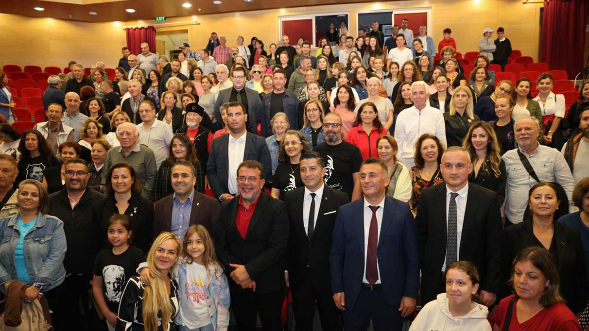 Marmaris'te Atatürk'ün yaşamından hatıralar söyleşisi yoğun ilgi gördü