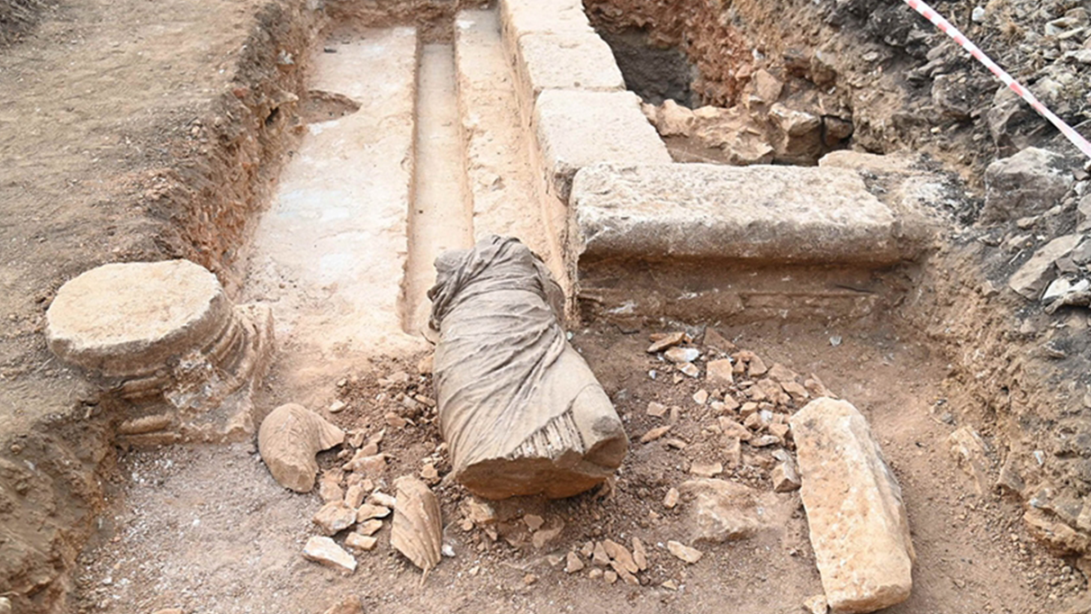 Mersin'deki Anemurium Antik Kenti'nde kadın heykeli bulundu