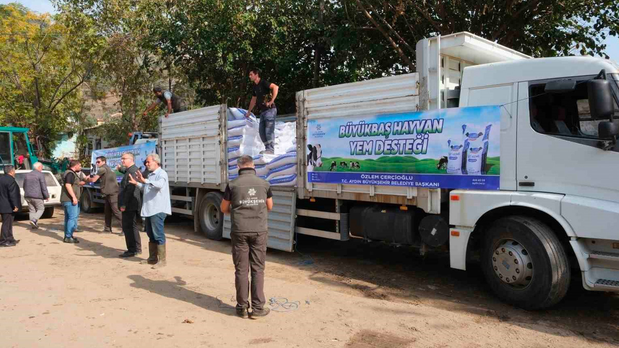 Büyükşehir’den sel felaketinden etkilenen üreticiye yem desteği