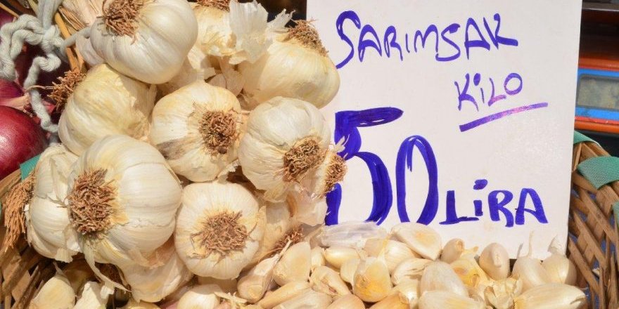Sarımsağın fiyatı 50 TL’yi gördü, vatandaş isyan etti!
