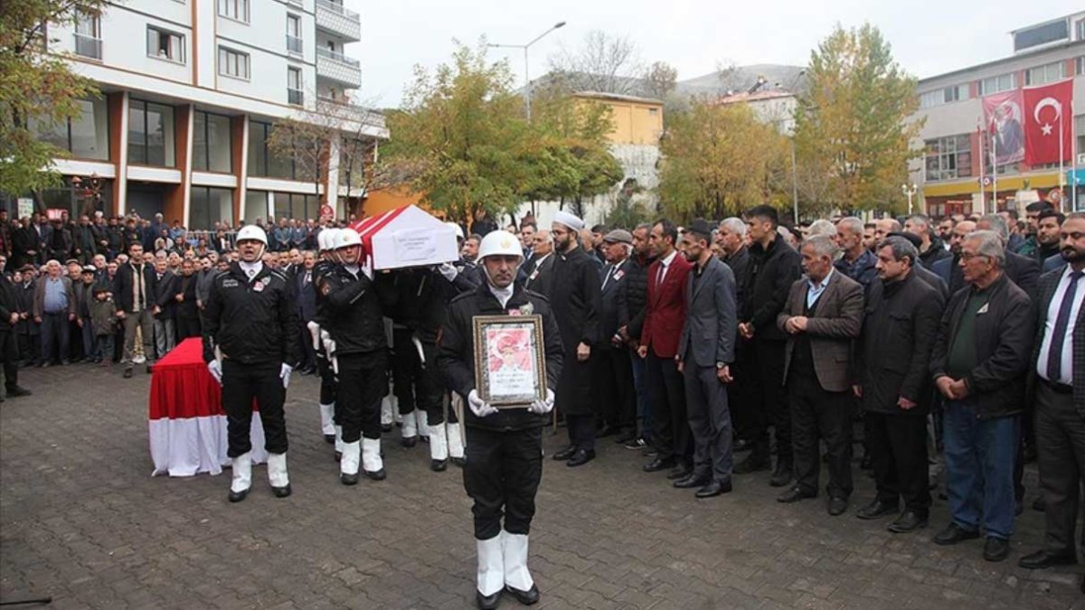 İstanbul'da şehit olan polis memuru Lütfü Baykar son yolculuğuna uğurlandı