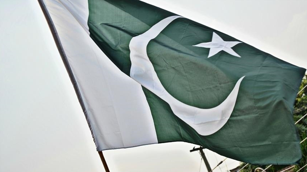 Pakistan'dan hava kirliliğine karşı hamle: Yapay yağmur ürettiler