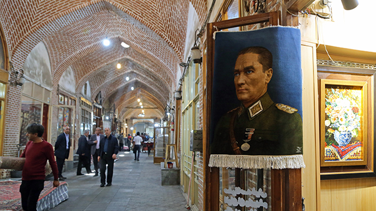 İranlı Türk esnaf, Atatürk'ün portresini ipek halıya işledi