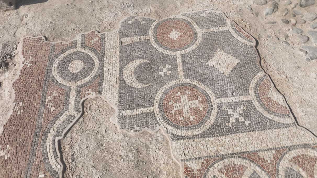 Bin 700 yıllık mozaiklerde üç boyutlu desenler