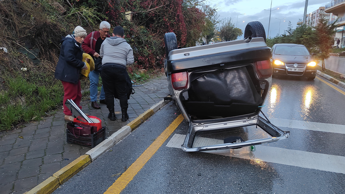 Kediye çarpmamak için manevra yaptığı otomobiliyle takla attı