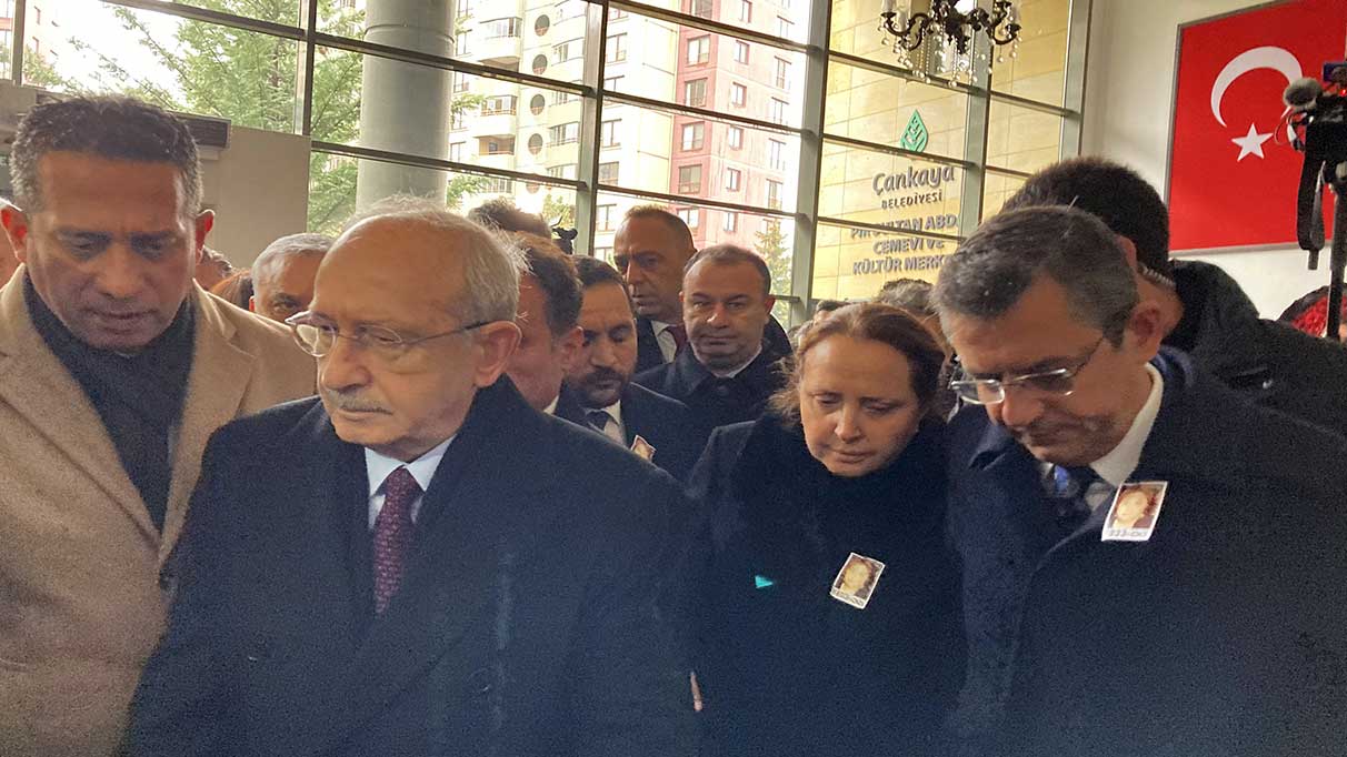 Özel ve Kılıçdaroğlu cenaze töreninde bir araya geldi