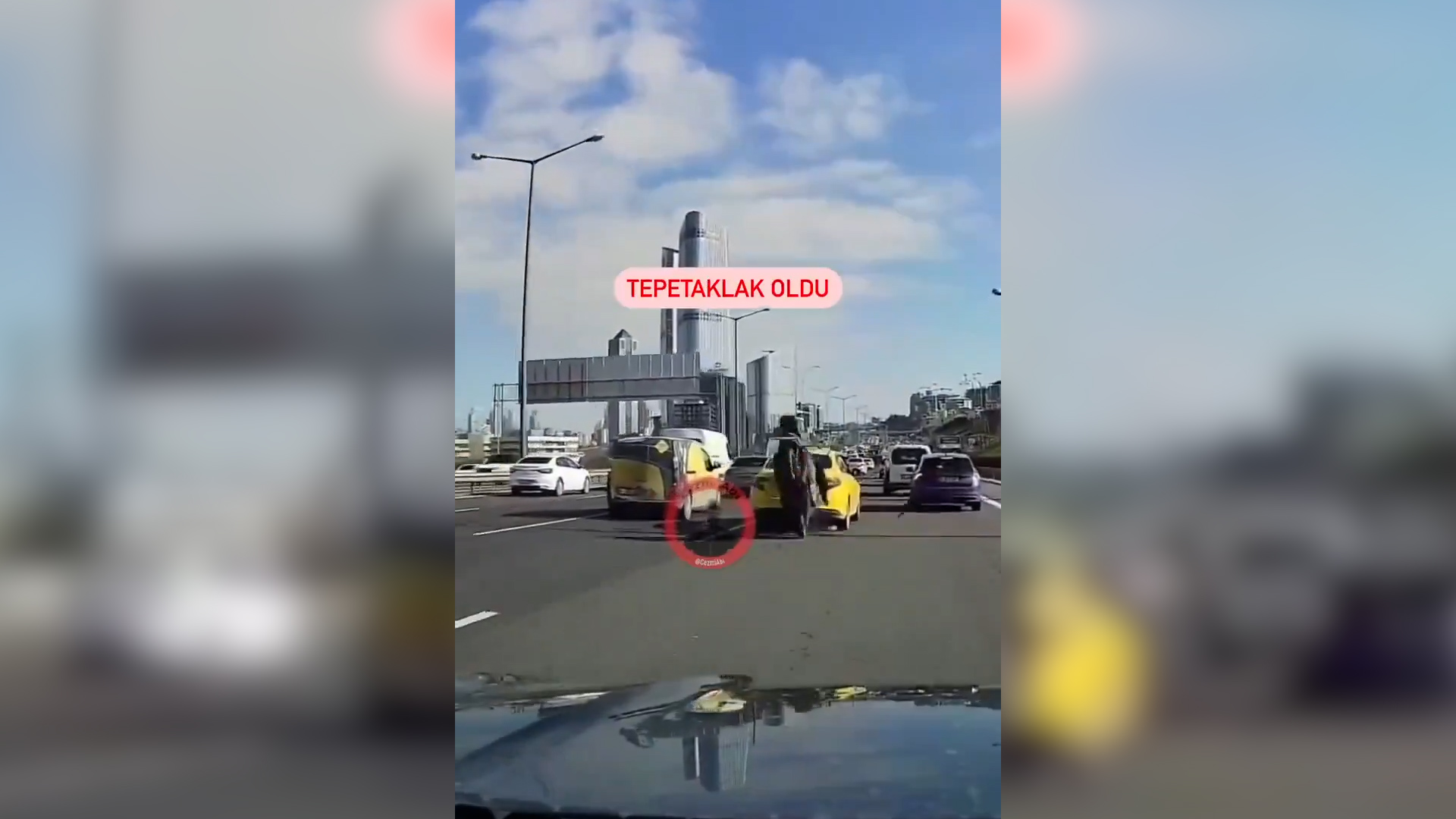 Başkasının aynasını kıran motorcu takla attı