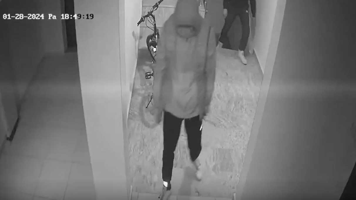 Ayakkabı hırsızları kameralara yakalandı