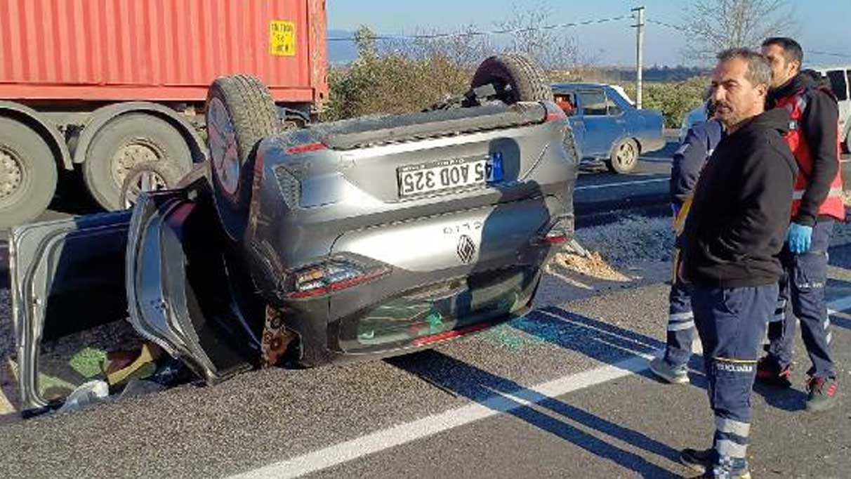 Manisa'da TIR ile otomobil çarpıştı: 7 yaralı