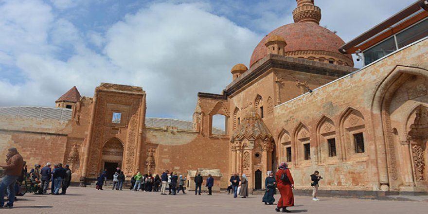 İshakpaşa Sarayı'na 100 bin ziyaretçi