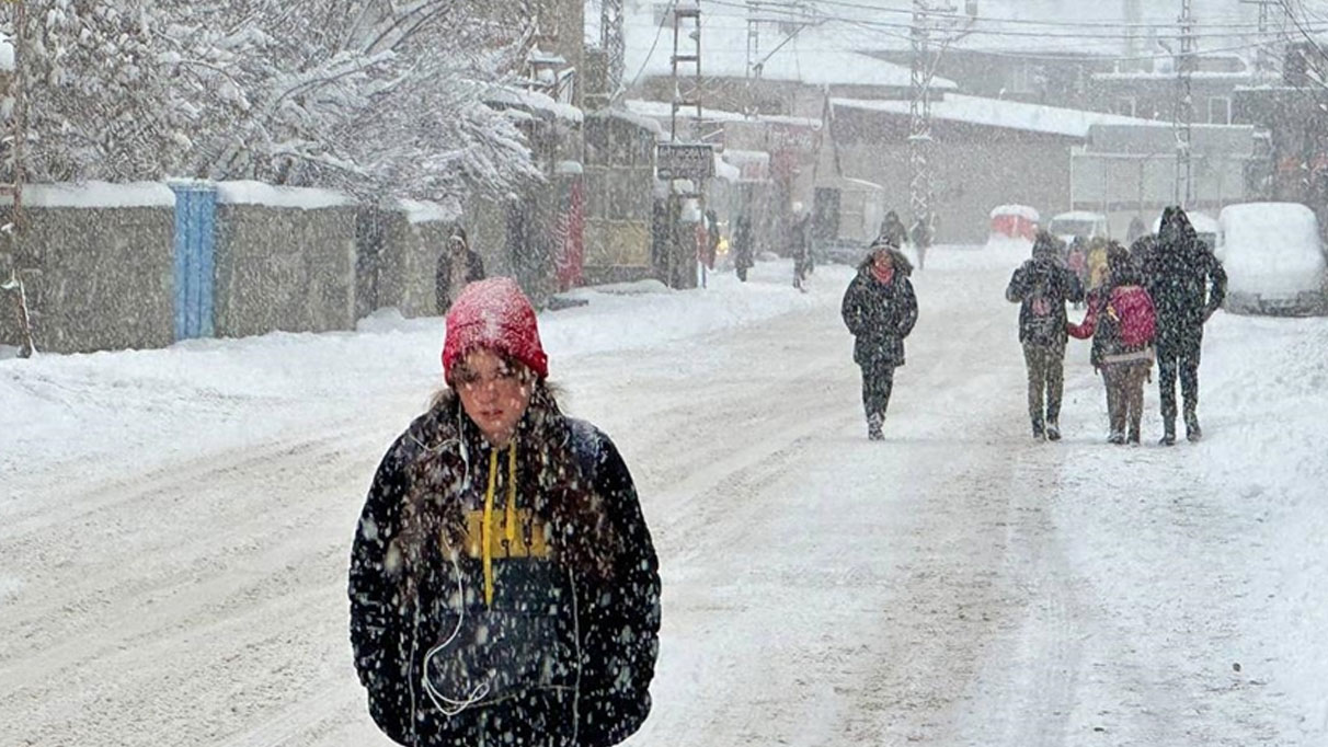 Eğitime kar yağışı nedeniyle bir gün ara verildi