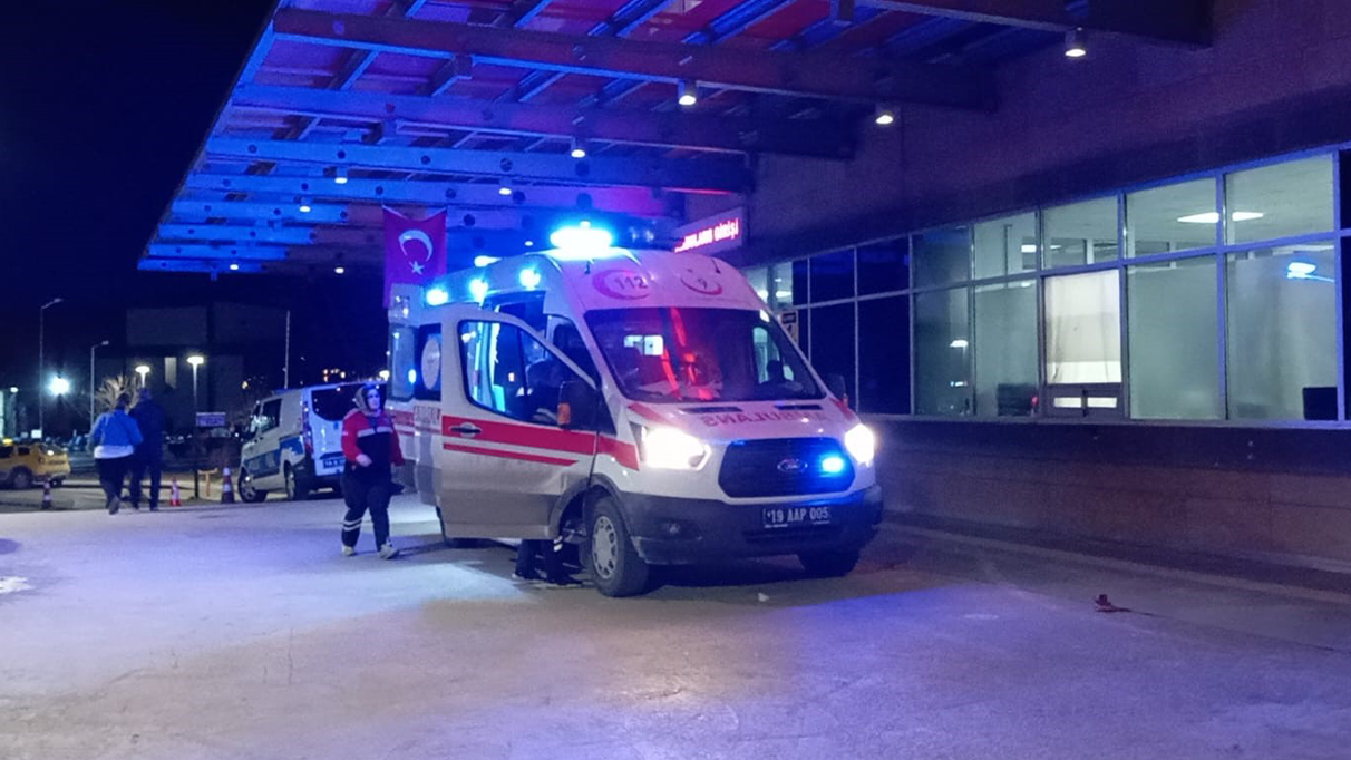 Çorum'da doktorla tartışan alkollü şahıs kendini bıçakladı