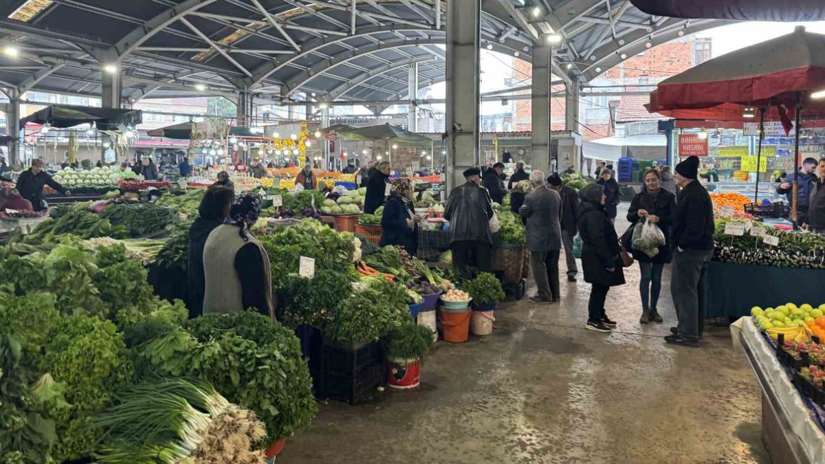 Halk pazarına yoğun ilgi