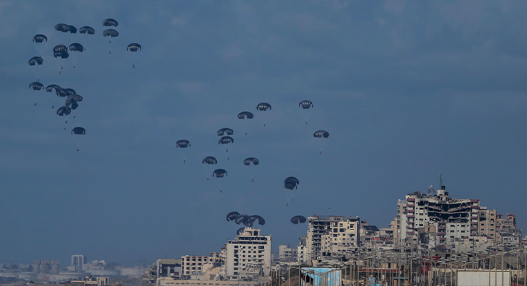 İsrail duyurdu: BM konvoyuyla Gazze'ye 6 insani yardım tırı girdi