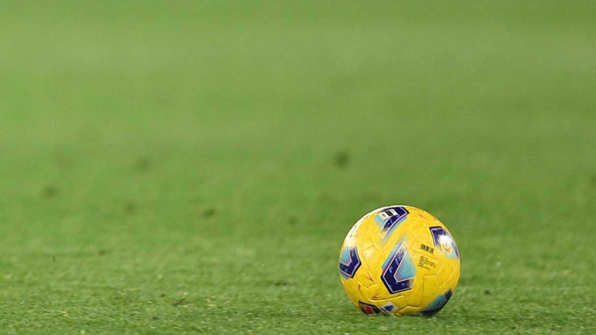 Rakip takımın futbolcusuna kafa atmıştı! O hocanın işine son verildi