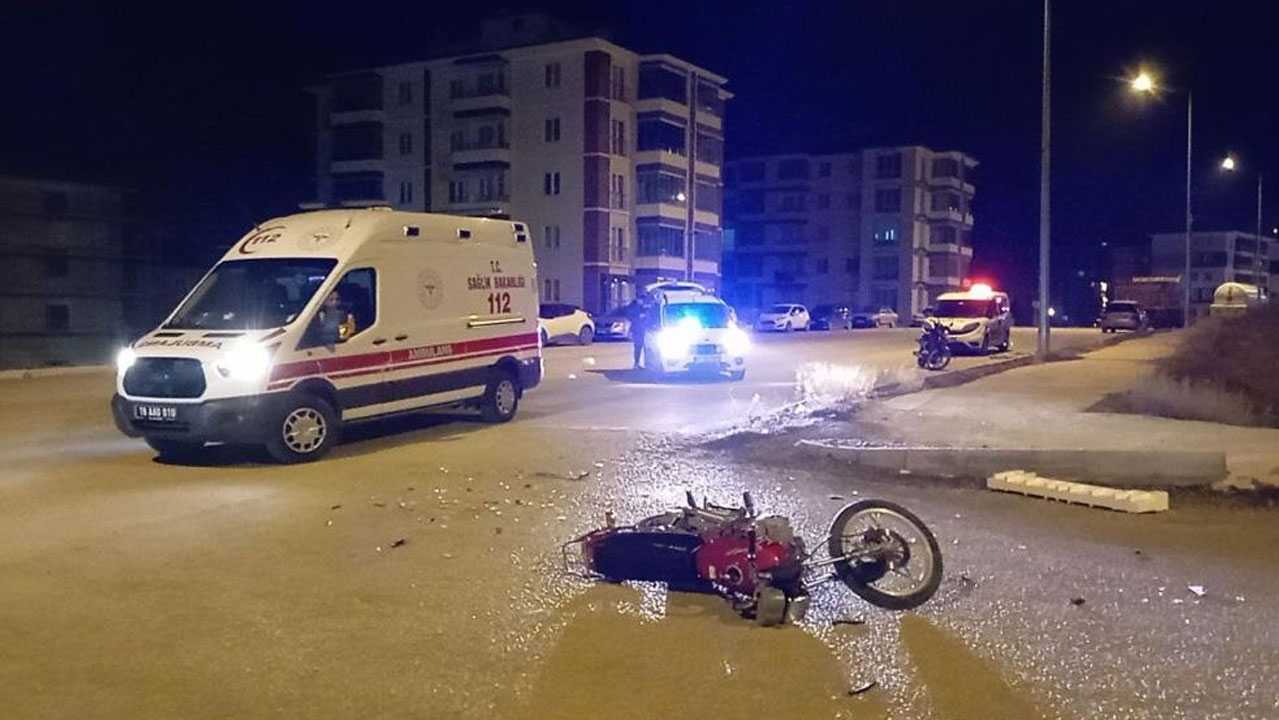 Motosiklet ile otomobil çarpıştı: 1 yaralı