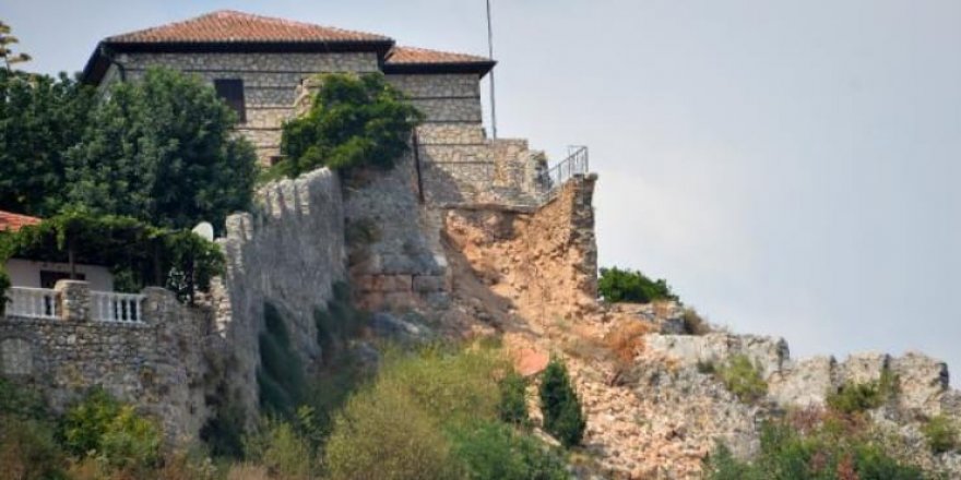 Alanya Kalesi’nin surları yıkıldı