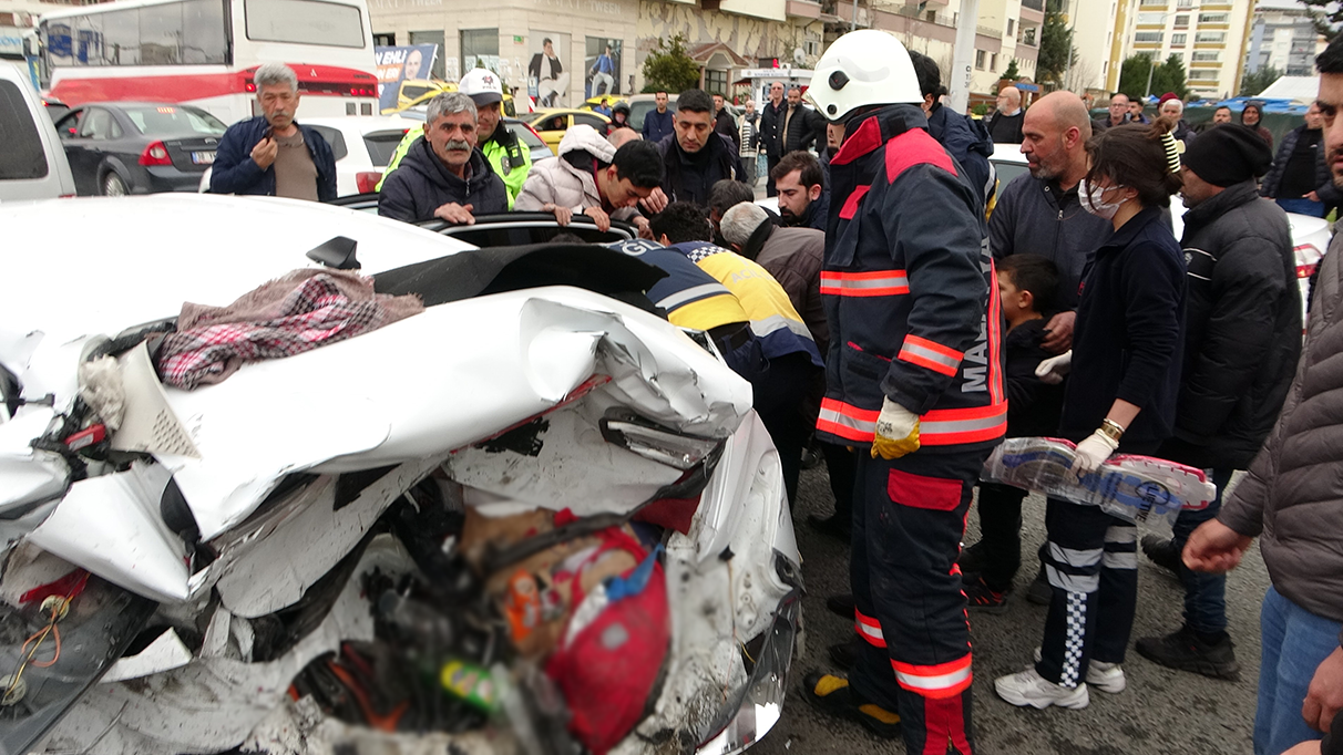 Zincirleme kazada can pazarı: 1’i ağır 5 yaralı