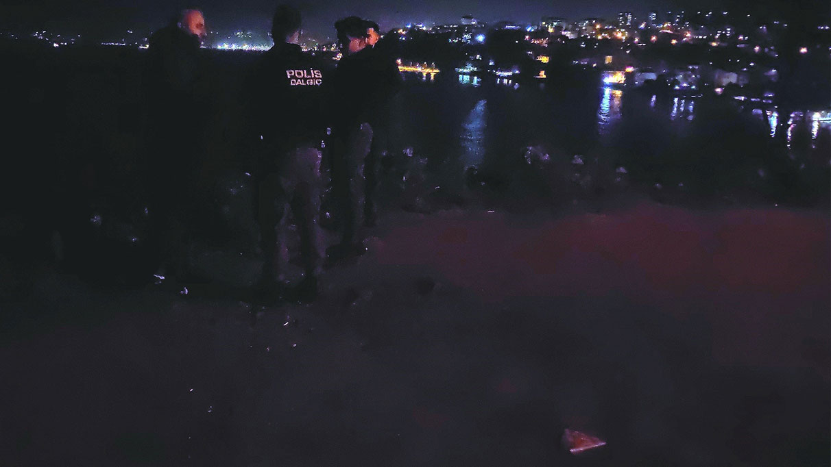 Denize araç uçtuğu ihbarı ekipleri seferber etti