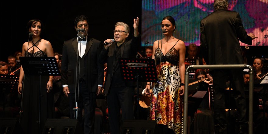 İzmir'de Livaneli coşkusu