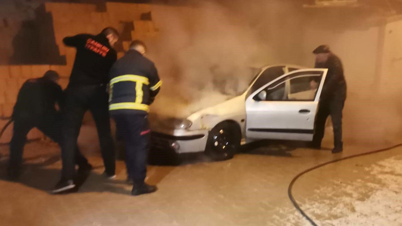 Çankırı'da otomobilde çıkan yangını itfaiye ekipleri söndürdü