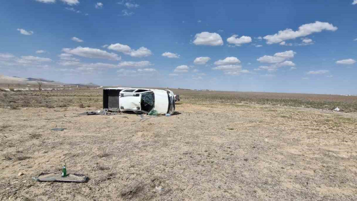 Konya’da pikap devrildi: 1’i ağır 3 yaralı