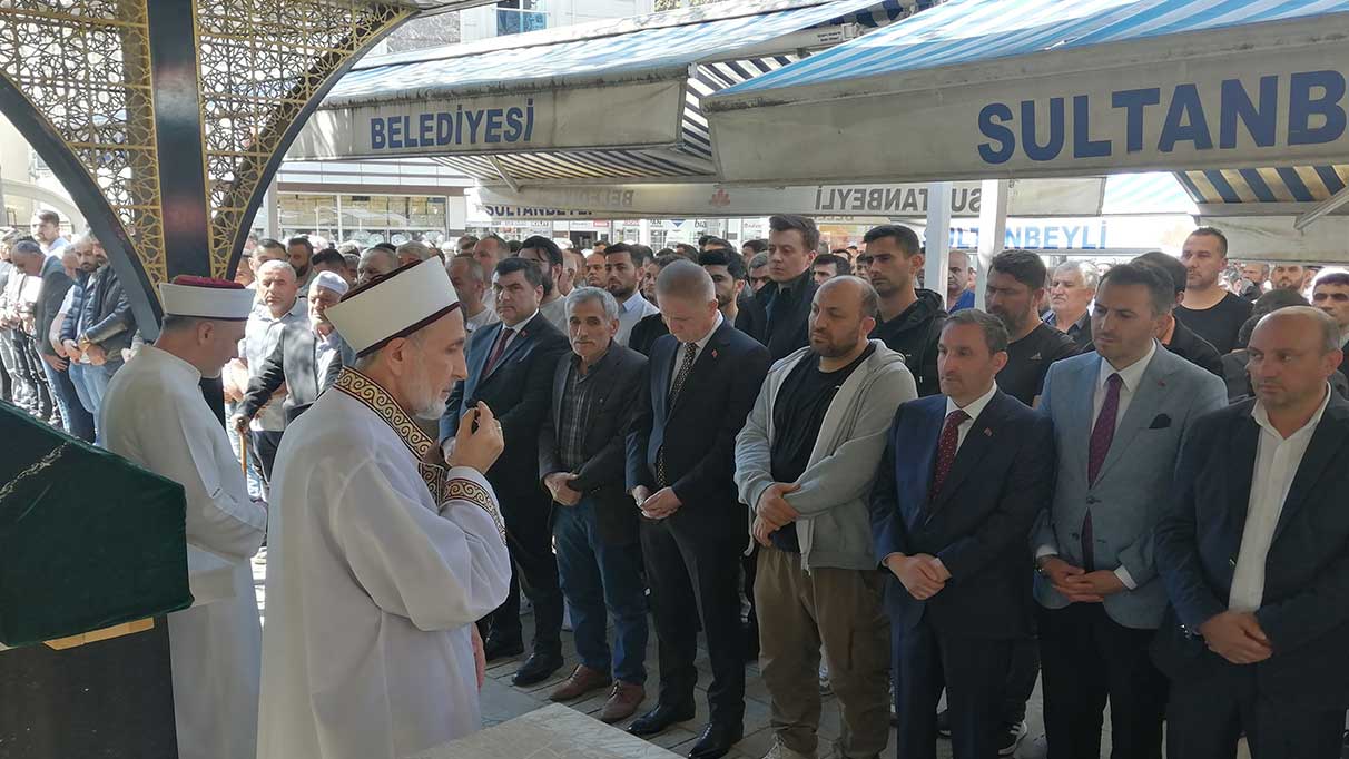 Şişli'deki yangında hayatını kaybeden işçi toprağa verildi