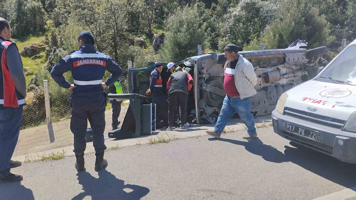 Ayvacık’ta panelvan araç devrildi: 2 yaralı