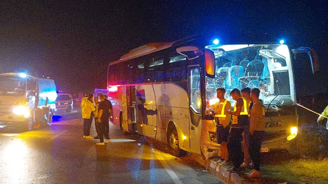 Aydın'da yolcu otobüsüyle otomobil çarpıştı: 4 ölü 3 yaralı