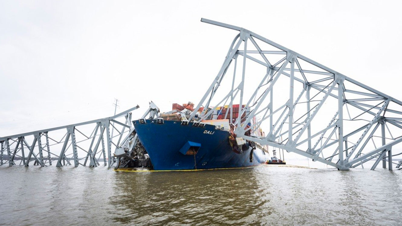 ABD'de yıkılan köprüden nehre düşen 1 kişinin daha cansız bedenine ulaşıldı