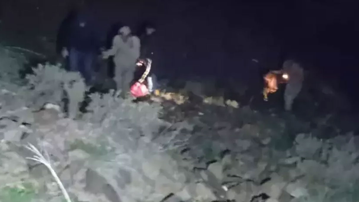 Bingöl'de kayalıklarda mahsur kalan 4 kişi kurtarıldı