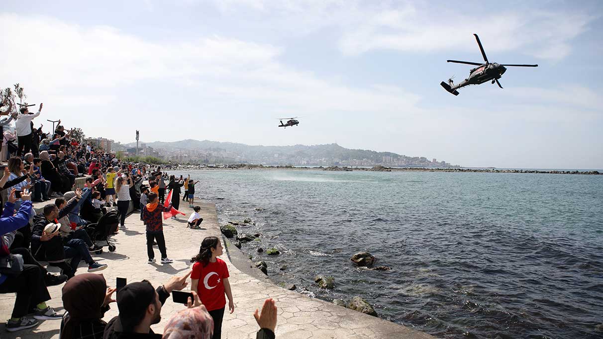 Jandarma Çelik Kanatlar’dan Rize’de eşsiz gösteri