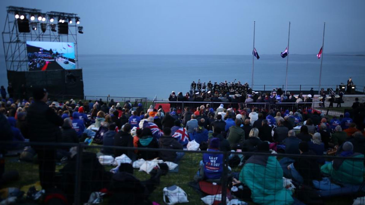 Anzaklar ‘Şafak Ayini’ ile atalarını andı