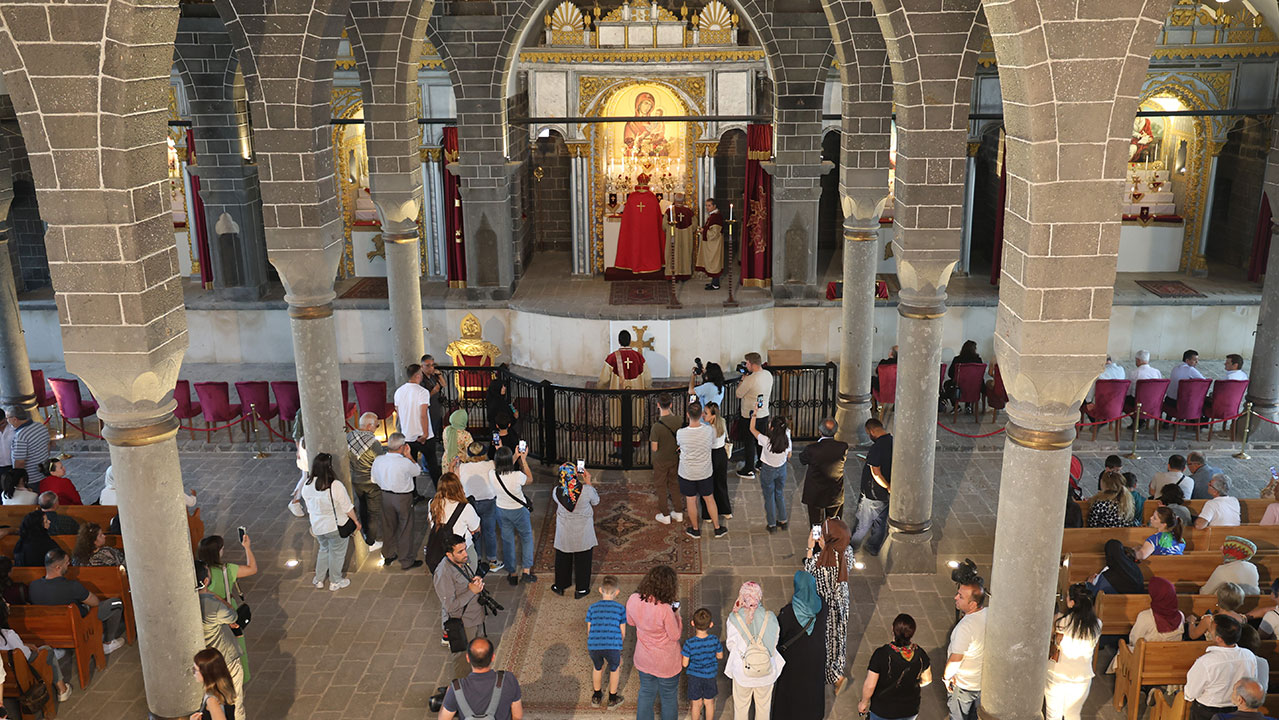 Diyarbakır’da seçim nedeniyle ertelenen Paskalya bayramı kutlandı
