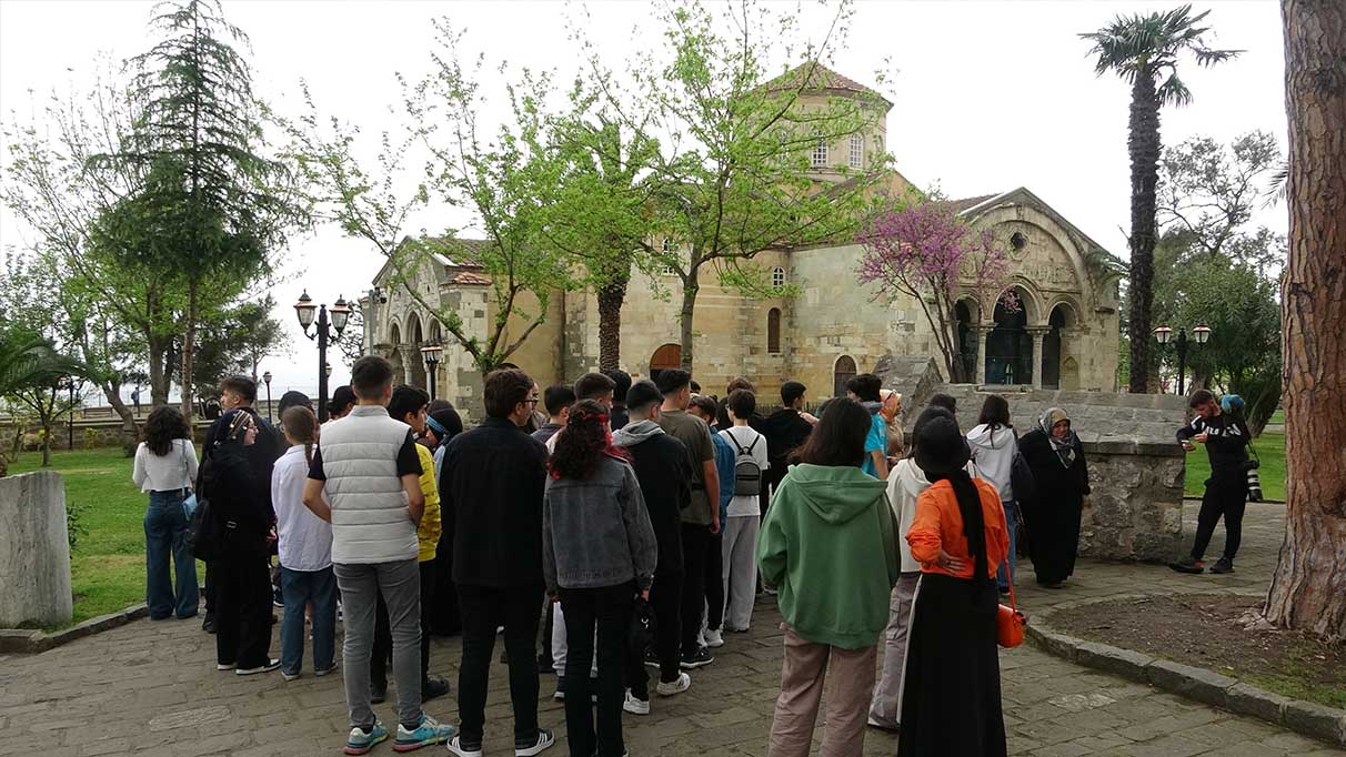 Trabzon’daki Ayasofya Camisi'ne turist akını