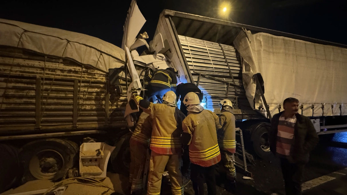 Anadolu Otoyolu'nda iki TIR çarpıştı: 1 ölü