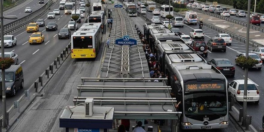 Haftasonu Metrobüs seferleri arttırıldı