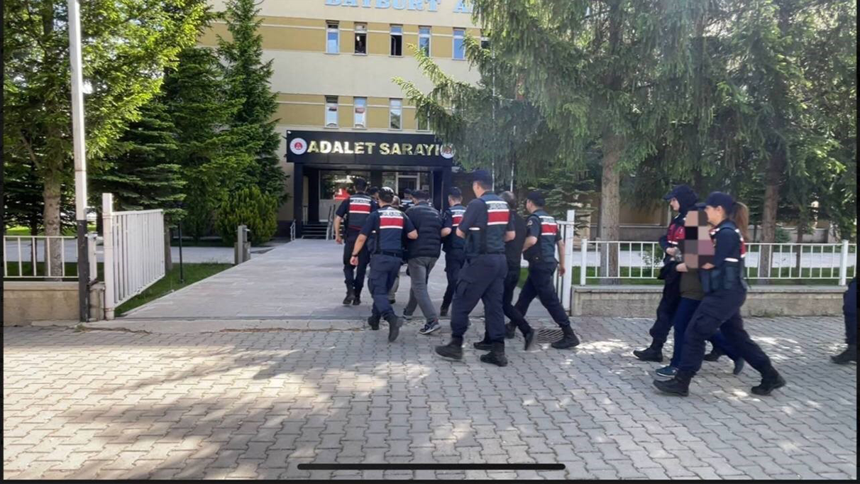 Bayburt’ta 43 parçadan oluşan tarihi eserler ile 13 adet sikke ele geçirildi